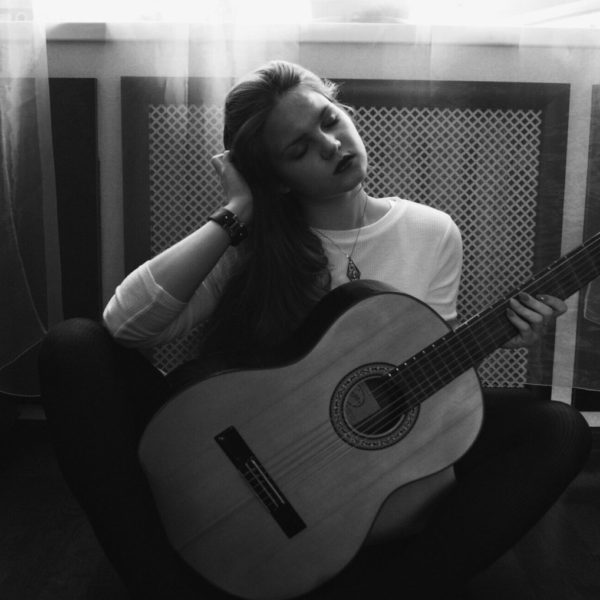 girl-guitar-photo-people-157642 girl-guitar-photo-people-157642